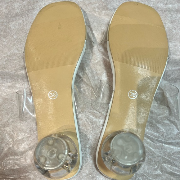 NWOT - Transparent Clear BALL Décor Sandals White (Size 7) - Picture 3 of 9